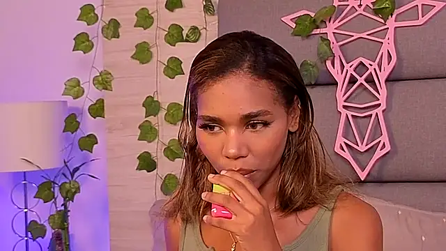 Lily Miiller online show from 11.06.25