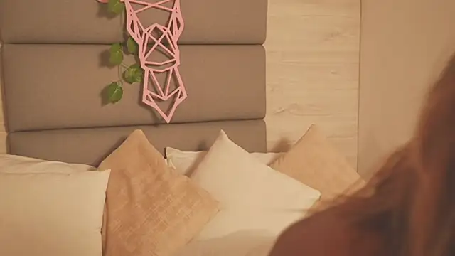 Lily Miiller online show from 01.08.26