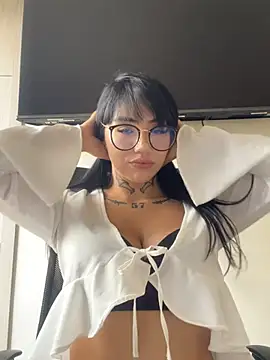 Nickiiiii online show from 03.08.25