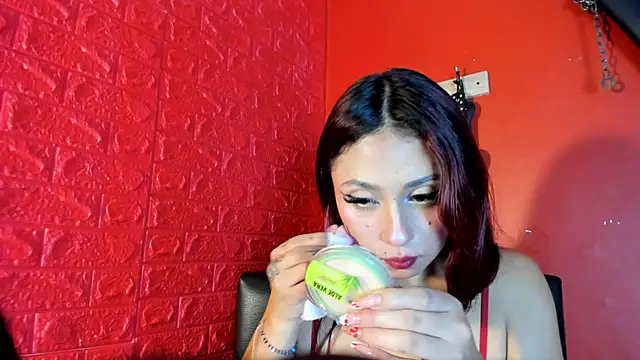 Snapshot of Monttserratt chatting on 11.24.25 Monttserratt online show from 11.24.25