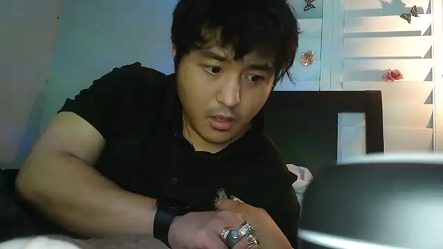 Snapshot of cloudyspun chatting on 11.26.25 cloudyspun online show from 11.26.25