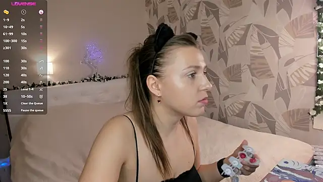 Snapshot of ViolaBloom22 chatting on 01.25.25 ViolaBloom22 online show from 01.25.25