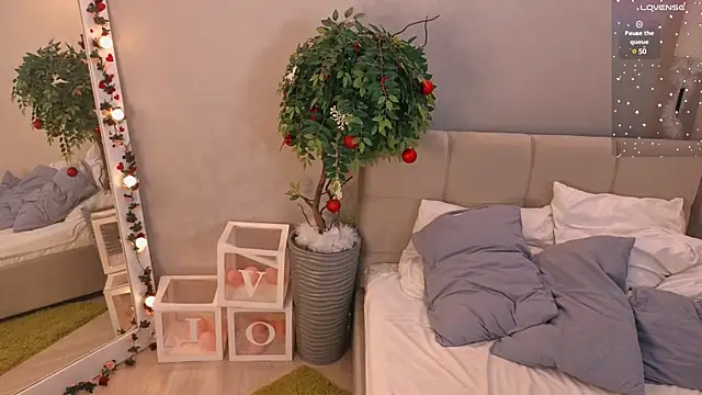 Bella Murrr online show from 02.04.25