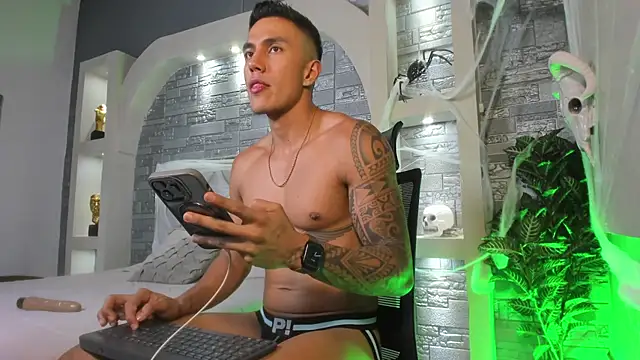 Aron Bolt online show from 10.25.25