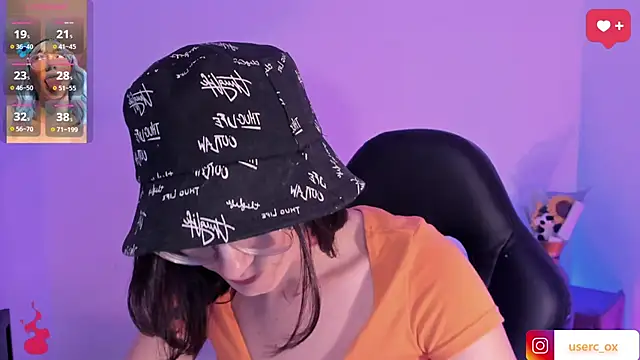 Snapshot of haanna_thompsoon chatting on 02.25.25 haanna thompsoon online show from 02.25.25