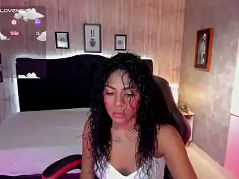 Snapshot of Edelaine_rogers chatting on 01.07.25 Edelaine rogers online show from 01.07.25