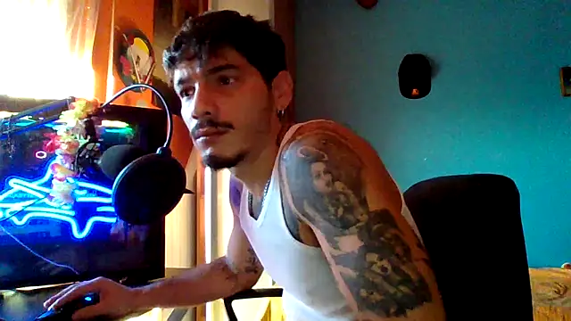 Badboyi1997 online show from 10.28.25