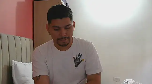 Snapshot of evoscenteno chatting on 12.16.24 evoscenteno online show from 12.16.24