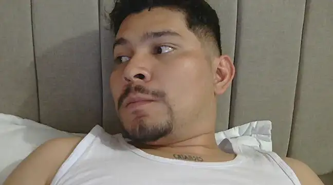 Snapshot of evoscenteno chatting on 12.21.24 evoscenteno online show from 12.21.24