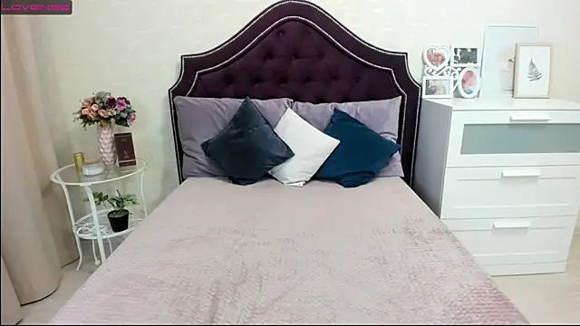 BettyBloom69 online show from 02.25.25