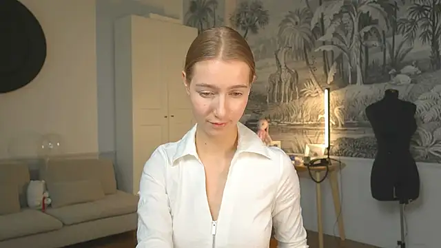 Snapshot of solar_bella chatting on 01.13.25 solar bella online show from 01.13.25