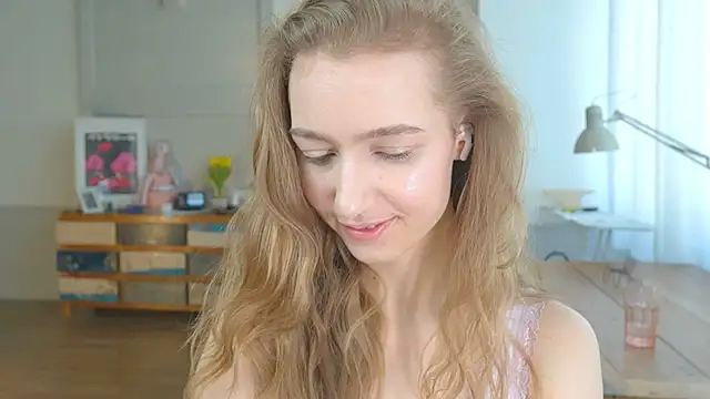 Snapshot of solar_bella chatting on 02.01.25 solar bella online show from 02.01.25