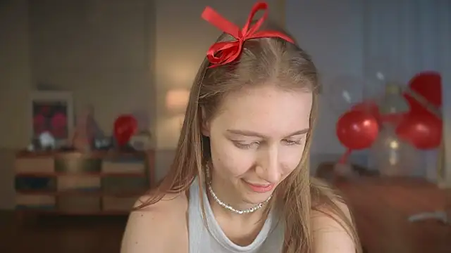 Snapshot of solar_bella chatting on 02.15.25 solar bella online show from 02.15.25