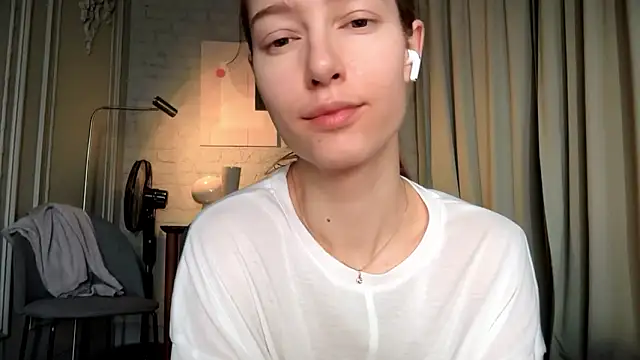 Snapshot of solar_bella chatting on 02.16.26 solar bella online show from 02.16.26