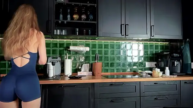 Snapshot of solar_bella chatting on 02.27.26 solar bella online show from 02.27.26