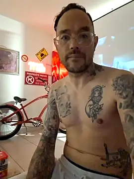 Snapshot of mileflav0r chatting on 03.28.26 mileflav0r online show from 03.28.26