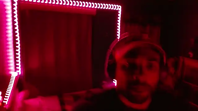 Snapshot of _______the chatting on 12.17.25 the online show from 12.17.25