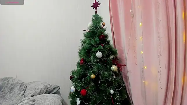 Snapshot of LinaCristonsen chatting on 01.04.25 LinaCristonsen online show from 01.04.25