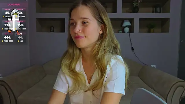 Snapshot of LinaCristonsen chatting on 10.26.25 LinaCristonsen online show from 10.26.25