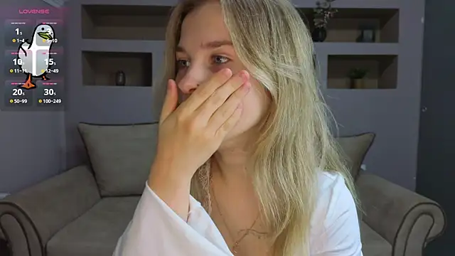 Snapshot of LinaCristonsen chatting on 11.09.25 LinaCristonsen online show from 11.09.25