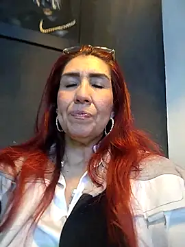 Snapshot of Perla_Franco chatting on 11.24.25 Perla Franco online show from 11.24.25