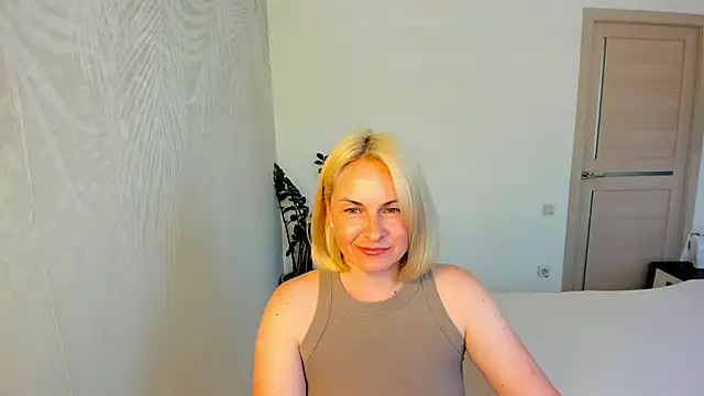 Snapshot of Alicee_Gracee chatting on 06.08.26 Alicee Gracee online show from 06.08.26