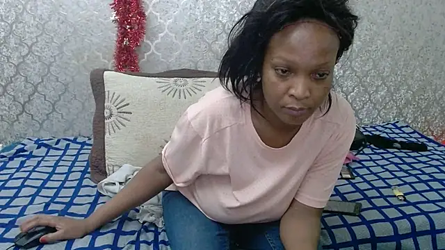 Snapshot of MaximTease24 chatting on 03.01.25 MaximTease24 online show from 03.01.25