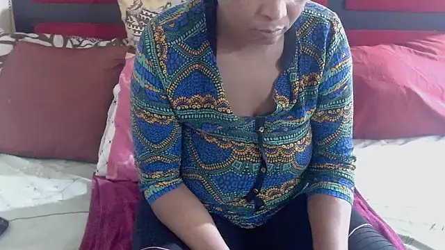 Snapshot of MaximTease24 chatting on 11.27.25 MaximTease24 online show from 11.27.25