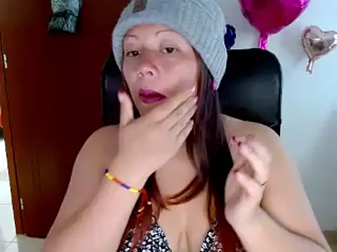 Snapshot of miss_evoleth2 chatting on 09.23.25 miss evoleth2 online show from 09.23.25