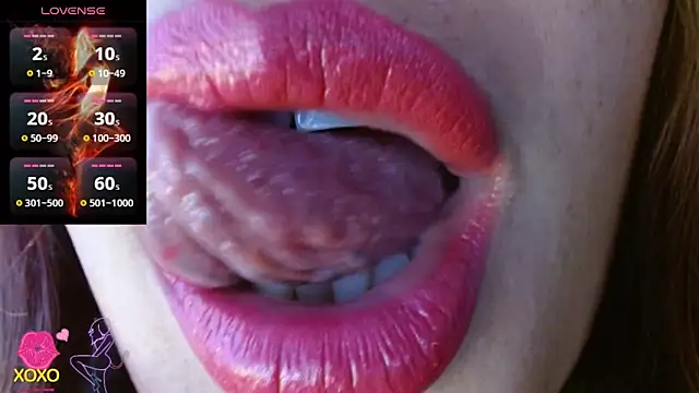 Snapshot of miss_evoleth2 chatting on 10.29.25 miss evoleth2 online show from 10.29.25