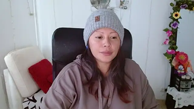 Snapshot of miss_evoleth2 chatting on 12.01.25 miss evoleth2 online show from 12.01.25