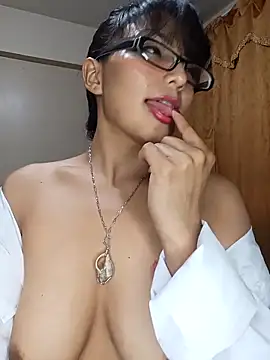 Snapshot of Lucy_Chery chatting on 11.22.25 Lucy Chery online show from 11.22.25