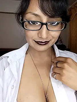 Snapshot of Lucy_Chery chatting on 12.17.25 Lucy Chery online show from 12.17.25