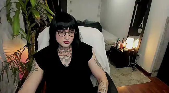 Snapshot of ShiiraVelkor chatting on 03.18.25 ShiiraVelkor online show from 03.18.25