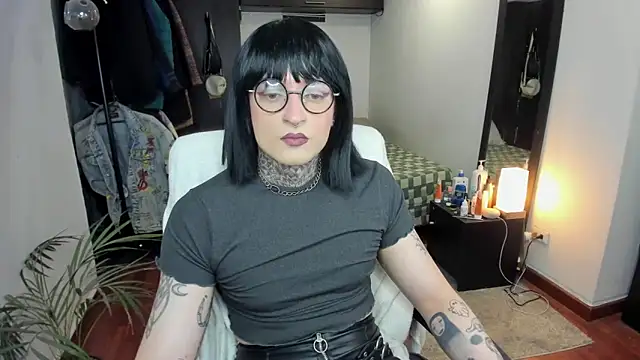 Snapshot of ShiiraVelkor chatting on 09.11.25 ShiiraVelkor online show from 09.11.25