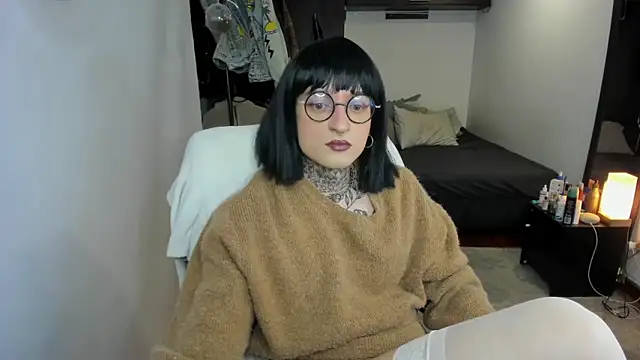 Snapshot of ShiiraVelkor chatting on 09.26.25 ShiiraVelkor online show from 09.26.25