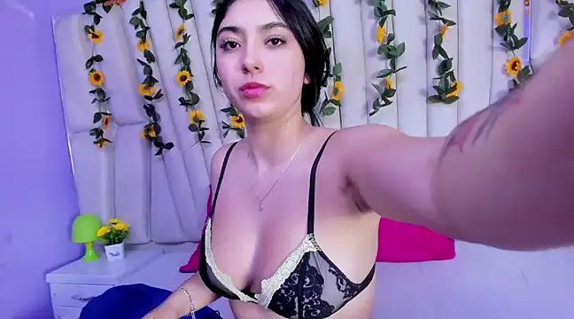 Snapshot of Lucy_Anall_ chatting on 02.06.25 Lucy Anall online show from 02.06.25