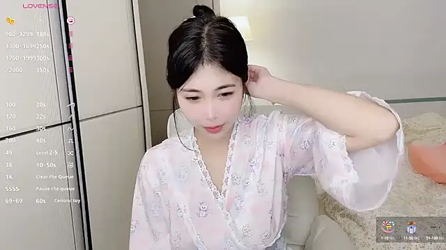 Snapshot of White-Star chatting on 03.11.25 White-Star online show from 03.11.25