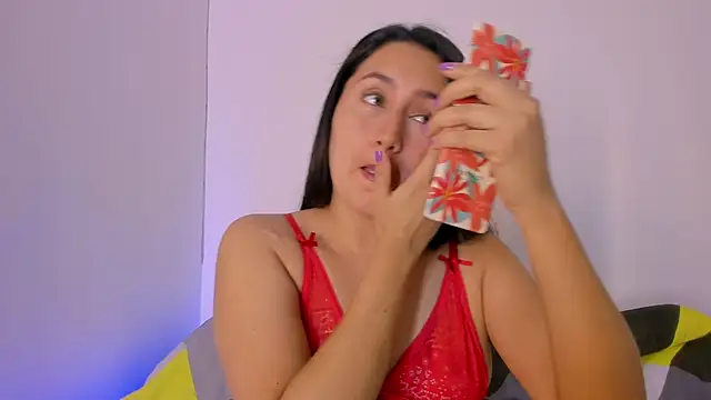 Snapshot of AmaiaFerrer chatting on 01.05.25 AmaiaFerrer online show from 01.05.25