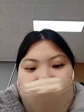 Snapshot of hello098712 chatting on 11.17.25 hello098712 online show from 11.17.25