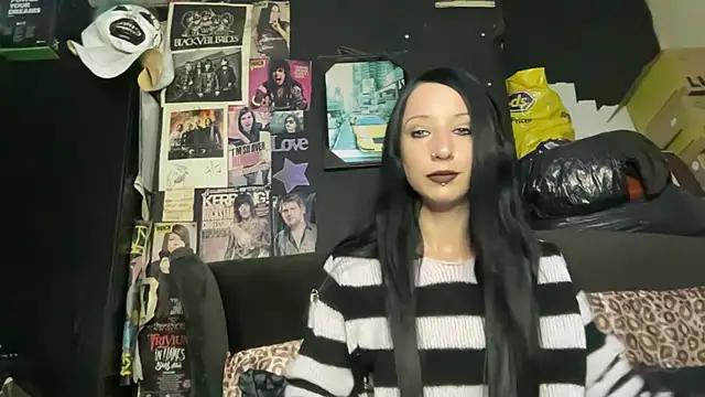 MissMidnightUK online show from 10.21.25