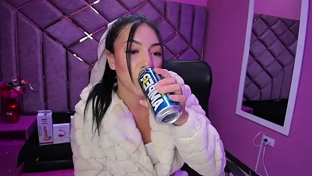 Poly Sasha  online show from 10.03.25