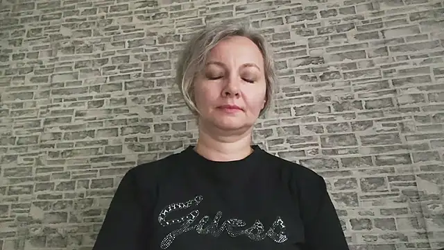 EdithManning online show from 10.31.25