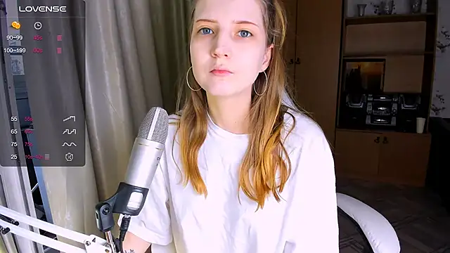 Snapshot of princessaalicc chatting on 11.30.25 princessaalicc online show from 11.30.25