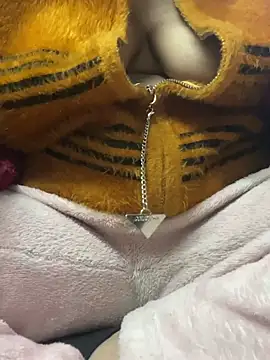 Hot-Anuska online show from 01.17.25