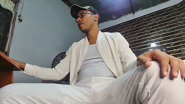 Snapshot of jeffblack2 chatting on 12.21.25 jeffblack2 online show from 12.21.25