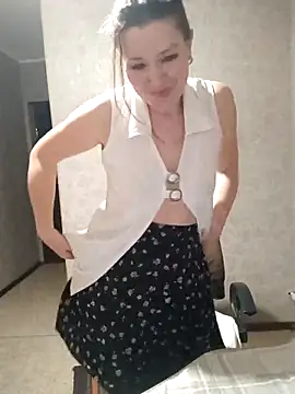 Snapshot of VselenaSun402 chatting on 02.10.25 VselenaSun402 online show from 02.10.25