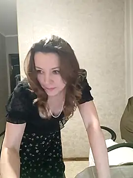 Snapshot of VselenaSun402 chatting on 02.13.25 VselenaSun402 online show from 02.13.25