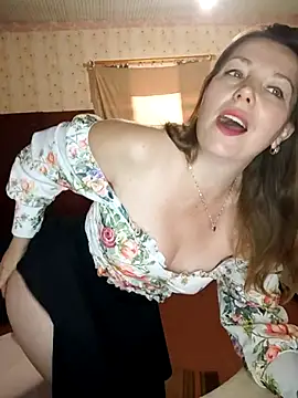 Snapshot of VselenaSun402 chatting on 09.10.25 VselenaSun402 online show from 09.10.25