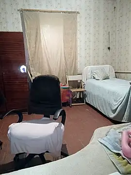 Snapshot of VselenaSun402 chatting on 10.15.25 VselenaSun402 online show from 10.15.25